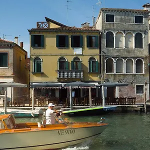 Casa Virginia Direct At The Canal Cannaregio With Own Roof Terrace Apartamento